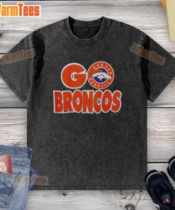 Premium Denver Broncos Football 1998 roster vintage NFL washed t-shirt featuring iconic team graphics and retro style.
