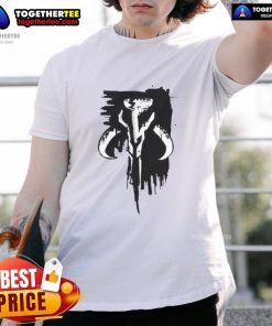 Premium Grunge Mandalorian Mythosaur Skull Symbol T-Shirt featuring a bold skull design on a stylish tee.