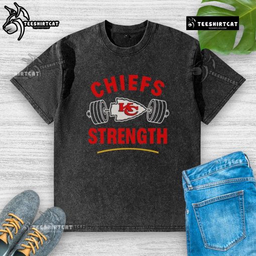 Premium Kansas City Chiefs Strength Gym Washed T-Shirt in vibrant red, perfect for loyal fans and workout enthusiasts.