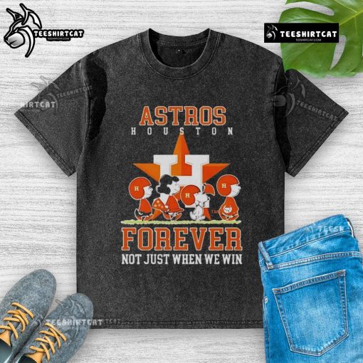 Premium peanuts Charlie Brown Snoopy Houston Astros baseball t-shirt, showcasing a fun design for fans and casual wear.