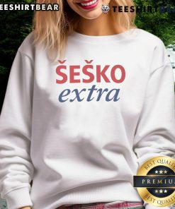 Alt Text: Premium Sesko Extra Manchester United Sweatshirt featuring club logo and stylish design for fans and athletes.