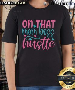 Stylish 'Pretty On That Mom Boss Hustle' ladies tee, perfect for empowering moms in business and fashion.