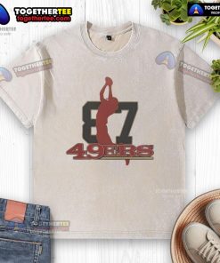 Top 49ers honoring the legacy of Dwight Clark with a vintage washed t-shirt showcasing his iconic catch.