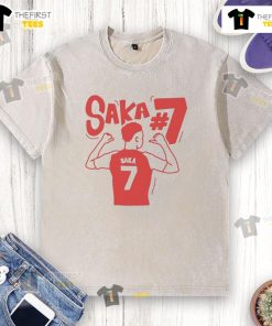 Top Bukayo Saka Arsenal illustrated washed t-shirt featuring vibrant graphics and soft fabric for fans and collectors.
