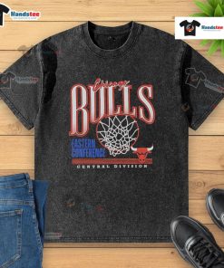 Top Chicago Bulls NBA Infilled Black Coolera Eastern Conference Washed T-Shirt displayed on a wooden background.