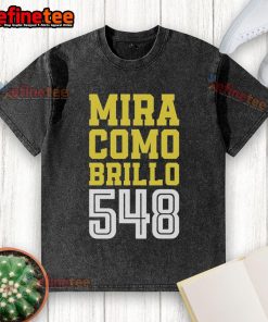 Top Mira Como Brilla 548 washed t-shirt in vibrant colors displayed on a wooden background, showcasing its stylish design.