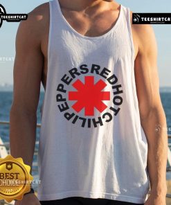 Stylish Top Red Hot Chilli Peppers tank top featuring vibrant band logo, perfect for music fans and casual wear.