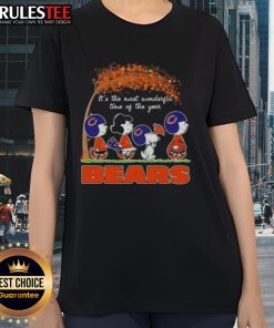 Awesome Peanuts ladies tee featuring Chicago Bears design, perfect for celebrating the most wonderful time of the year.