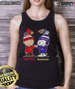 Awesome Snoopy and Charlie Brown tank top featuring Louisville Cardinals and Baltimore Ravens logos.