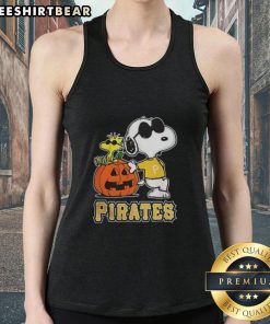 Awesome Snoopy Pittsburgh Pirates MLB pumpkin Halloween tank top featuring Peanuts cartoon design for 2025.