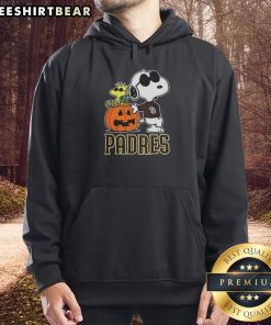 Awesome Snoopy San Diego Padres MLB pumpkin Halloween Peanuts cartoon hoodie for 2025, perfect for fans and festive fun.