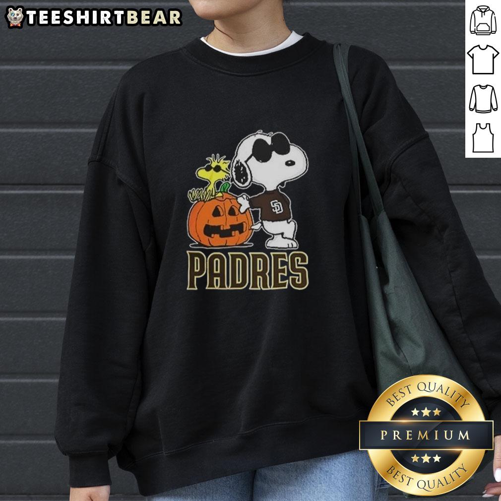 Awesome Snoopy San Diego Padres MLB Pumpkin Halloween Peanuts Cartoon 2025 Sweatshirt Alt Text: Awesome Snoopy San Diego Padres MLB pumpkin Halloween sweatshirt featuring Peanuts cartoon design for 2025.