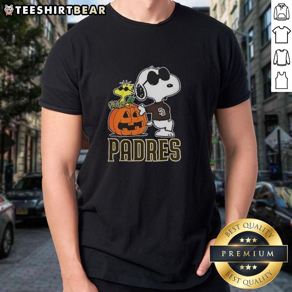 Awesome Snoopy San Diego Padres MLB Pumpkin Halloween Peanuts Cartoon 2025 T-Shirt Alt Text: Awesome Snoopy San Diego Padres MLB pumpkin Halloween Peanuts cartoon t-shirt design for 2025.