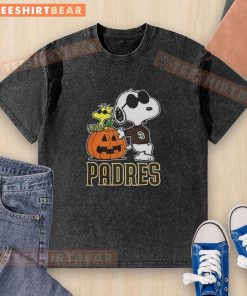 Awesome Snoopy San Diego Padres MLB pumpkin Halloween Peanuts cartoon on a 2025 washed t-shirt design.