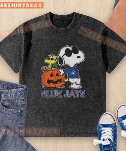 Awesome Snoopy Toronto Blue Jays MLB pumpkin Halloween Peanuts cartoon t-shirt for 2025, perfect for baseball fans.