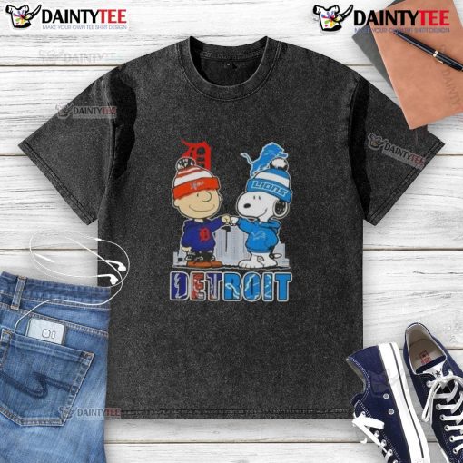 Awesome Snoopy x Charlie Brown Detroit Sports Tigers x Lions skyline washed t-shirt featuring iconic cartoon characters.
