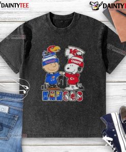 Alt Text: Awesome Snoopy X Charlie Brown Kansas Sports Jayhawks X Chiefs Skyline Washed T-Shirt design featuring iconic characters.