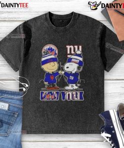 Awesome Snoopy x Charlie Brown New York Sports Mets x Giants skyline washed t-shirt featuring iconic cartoon characters.