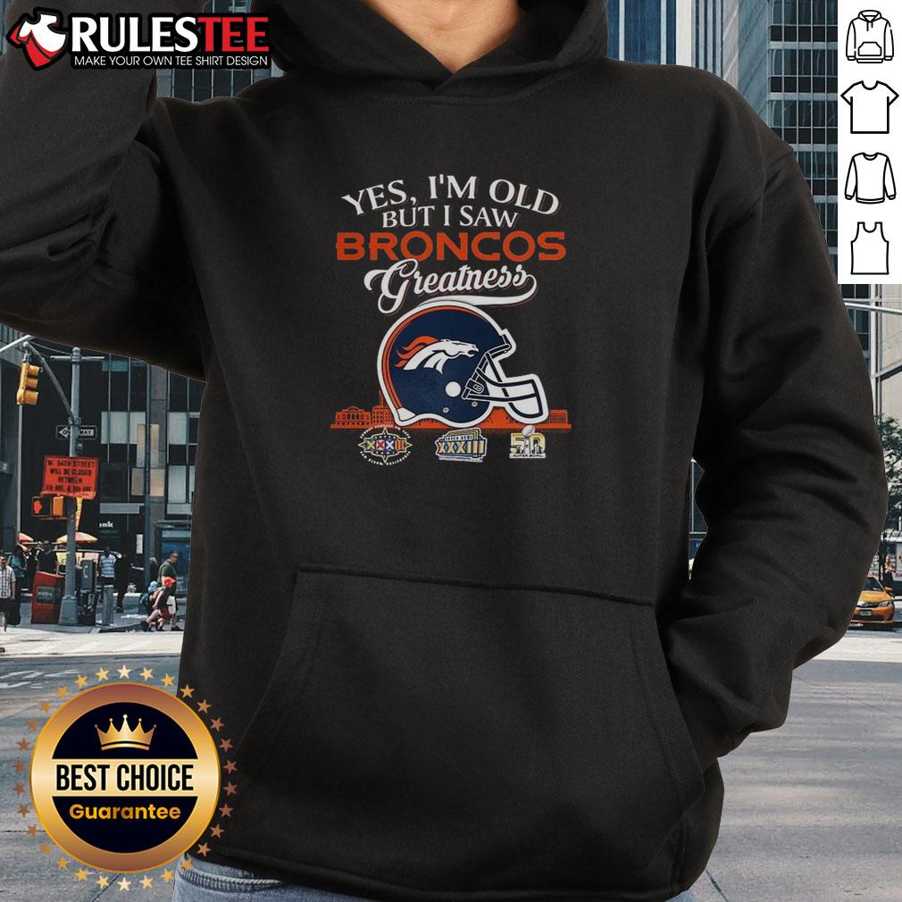 Awesome Yes I'm Old But I Saw Denver Broncos Greatness Super Bowl Helmet Skyline Hoodie Alt Text: Old fan wearing a Denver Broncos hoodie with Super Bowl helmet and skyline, celebrating team greatness.