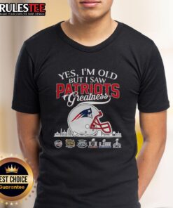 Awesome Yes Im Old But I Saw New England Patriots Greatness T-Shirt featuring Super Bowl helmet and skyline design.