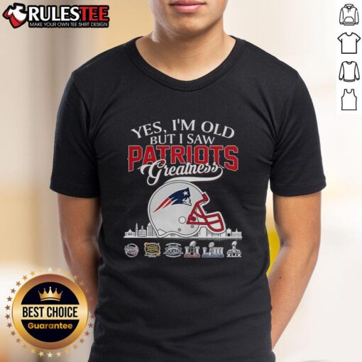 Awesome Yes Im Old But I Saw New England Patriots Greatness T-Shirt featuring Super Bowl helmet and skyline design.