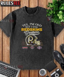 Alt Text: Awesome vintage t-shirt featuring Washington Redskins Super Bowl helmet and skyline design, perfect for fans.