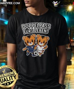 Cute Doppelpass Furs Leben Tigers football T-shirt featuring vibrant graphics and a playful design for fans.