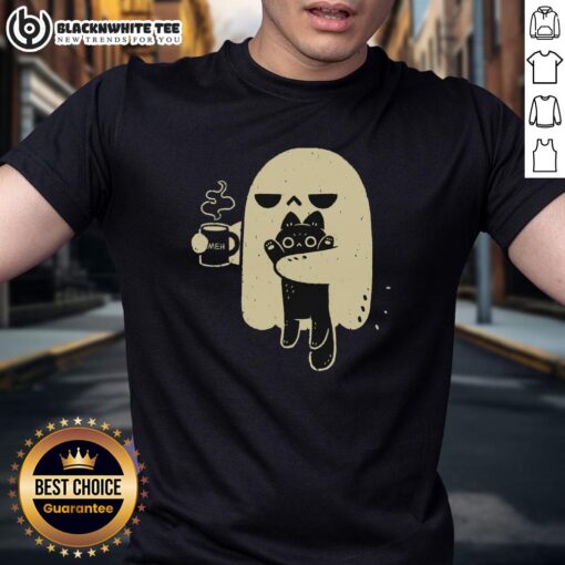 Cute ghost holding a cat graphic on a spooky t-shirt, perfect for Halloween lovers and pet enthusiasts.