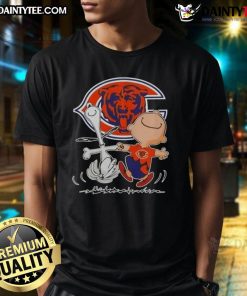 Alt Text: Cute Peanuts Snoopy X Charlie Brown Chicago Bears football T-shirt featuring iconic characters in team colors.