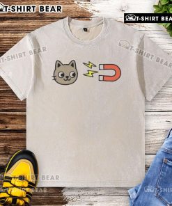 Cute Pussy Magnet Cat washed t-shirt featuring an adorable cat graphic, perfect for cat lovers and casual wear.