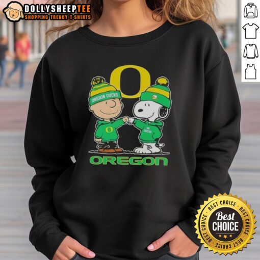 Alt Text: Cute Snoopy and Charlie Brown in Oregon Ducks football sweatshirt against a skyline backdrop. Perfect for fans!