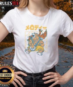 Funny bear playing banjo in a Japanese retro style on a ladies tee, perfect for animal melody lovers.