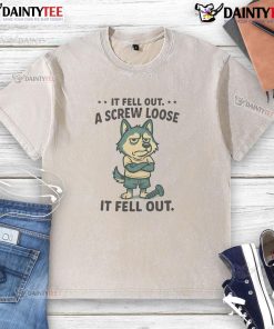 Funny husky wearing a T-shirt that says If I fell out, a screw is loose. Perfect for dog lovers and humor enthusiasts.