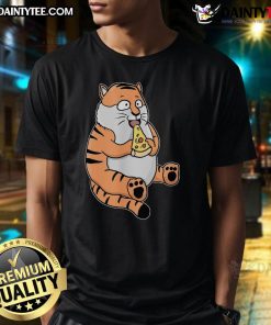 Cute cartoon tiger enjoying pizza on a T-shirt, perfect for pizza lovers and fun fashion enthusiasts.
