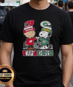 Good Charlie Brown Wisconsin Badgers X Snoopy Green Bay Packers skyline T-shirt featuring vibrant graphics and team logos.