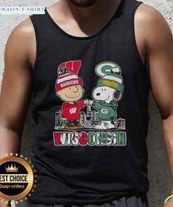 Good Charlie Brown Wisconsin Badgers x Snoopy Green Bay Packers skyline tank top showcasing team spirit and style.