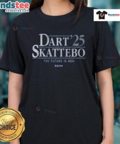 Alt Text: Good Dart Skattebo 25 Ladies Tee in vibrant colors, featuring stylish design and comfortable fit for women.
