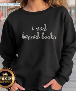 Good Heather Dubrow 'I Read Banned Books' sweatshirt in stylish design, perfect for book lovers and advocates for free speech.