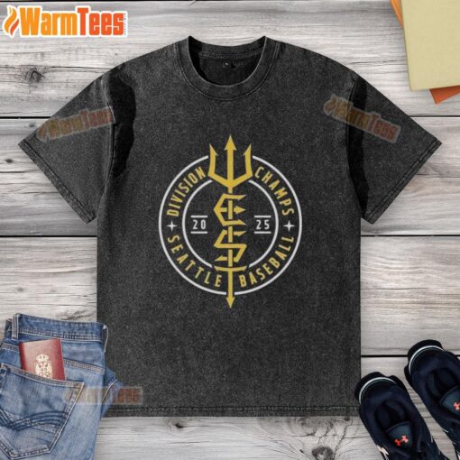 2025 Seattle Mariners Division Champs baseball washed t-shirt, featuring team graphics and a casual fit for fans.