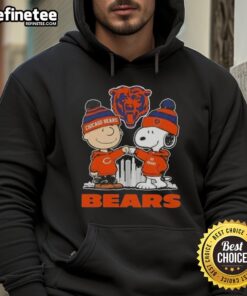 Good Snoopy and Charlie Brown Chicago Bears football skyline hoodie featuring iconic characters and cityscape design.
