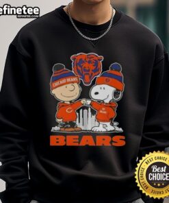 Good Snoopy and Charlie Brown Chicago Bears football skyline sweatshirt featuring iconic cartoon characters.