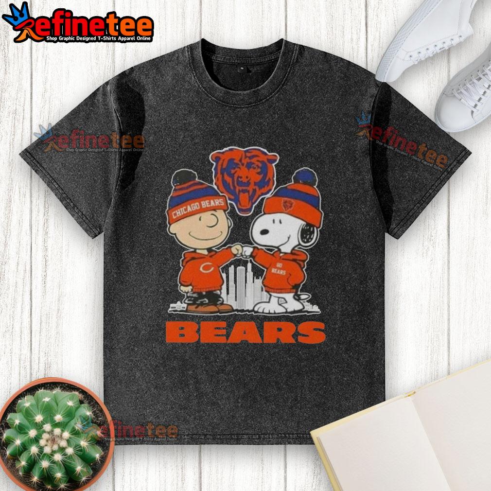 Good Snoopy And Charlie Brown Chicago Bears Football Skyline Washed T Shirt Good Snoopy and Charlie Brown Chicago Bears football skyline washed t-shirt featuring iconic cartoon characters.