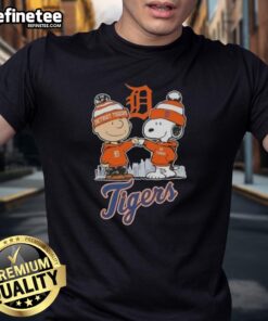 Good Snoopy and Charlie Brown Detroit Tigers baseball skyline t-shirt featuring iconic characters and city skyline design.