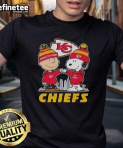Good Snoopy and Charlie Brown Kansas City Chiefs football skyline t-shirt featuring iconic cartoon characters and team colors.