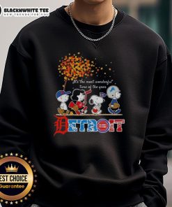 Cozy Good Snoopy and Friends Detroit autumn sweatshirt, perfect for celebrating the most wonderful time of the year.