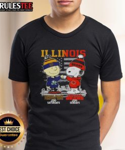 Happy Charlie Brown in Notre Dame Fighting Irish tee and Snoopy in Chicago Bears gear, showcasing city skyline on a t-shirt.