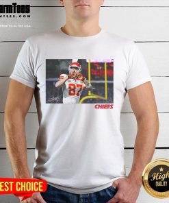 Travis Kelce Kansas City Chiefs heart signature t-shirt, featuring bold team colors and a stylish design for fans.