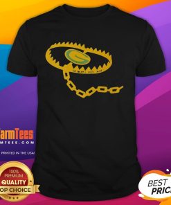 Nice Bear Trap Green Bay Packers Da Bears Still Suck T-Shirt featuring bold text and a playful design for fans.