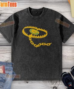Alt Text: Green Bay Packers Da Bears Still Suck washed t-shirt featuring a bear trap design, perfect for football fans.