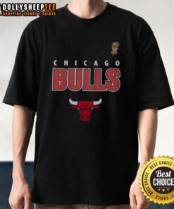 Nice Chicago Bulls Throwback T-Shirt featuring classic logo and retro design for fans of vintage basketball apparel.
